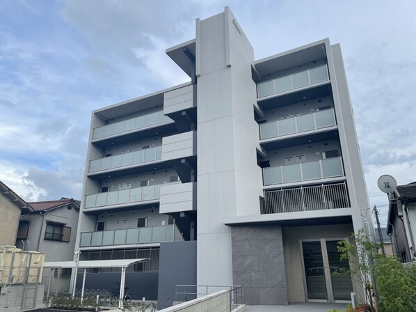 クローバー英賀保駅前の物件外観写真